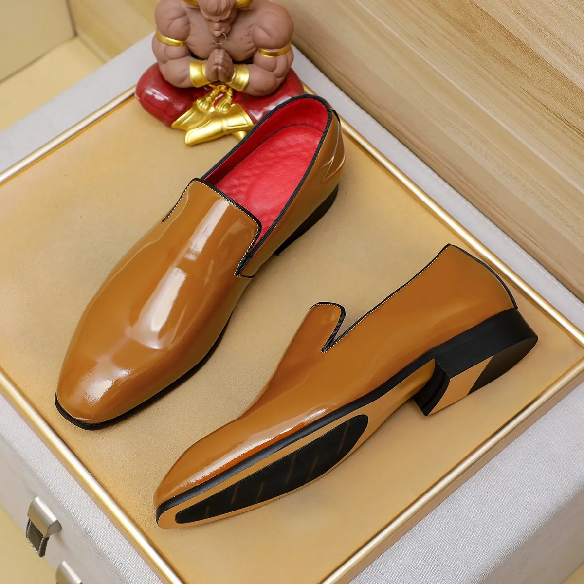 Men's shoes 💰580 💰 Louis Vuitton LV ® Autumn and Winter 🆕 models 🔛Full shoe counter First layer cowhide, 🐂Leather lined casual shoes for men, super soft outsole, essential for driving. Counter synchronization Original first layer cowhide Completely 1:1 mold customization 🌹Top version, 2 colors optional! Number: 38-45 (37.46. Customized)